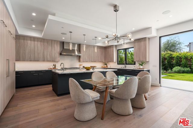 1213 Pine Street, Santa Monica CA: https://media.crmls.org/mediaz/f5ccee80-cf2a-480c-aa4d-e7980b9c681e.jpg