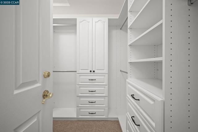 5954 Autumnwood Dr, Walnut Creek CA: https://media.crmls.org/mediaz/f5ccef60-cab6-4a69-bbd7-acf2156258b9.jpg