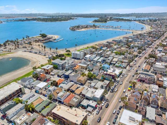 814 16 Pismo Ct., San Diego CA: https://media.crmls.org/mediaz/f5cd32eb-a9f5-4357-bd6b-4ca408a58fe8.jpg