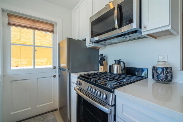 3554 56 Sydney Place, San Diego CA: https://media.crmls.org/mediaz/f5cd79f9-a06f-4be6-874a-d0f800780616.jpg