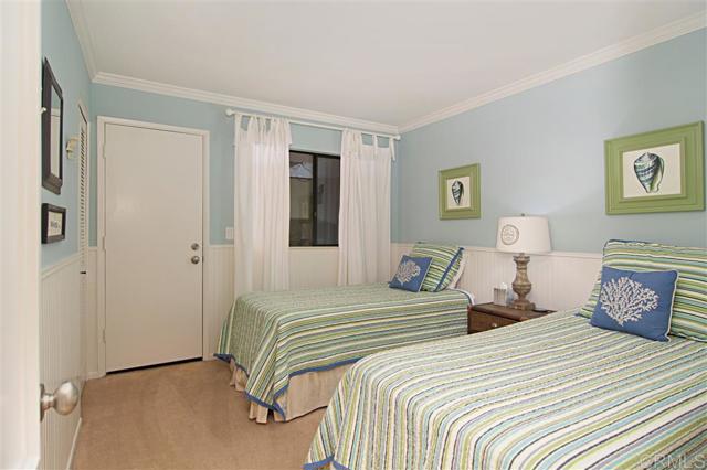 Detail Gallery Image 9 of 14 For 911 E Avenue #301,  Coronado,  CA 92118 - 3 Beds | 2/1 Baths