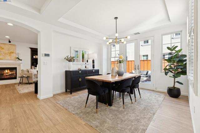 5 Cornelius Sq, Alameda CA: https://media.crmls.org/mediaz/f5cdb7aa-e593-4f62-a026-bb232bdd8faa.jpg