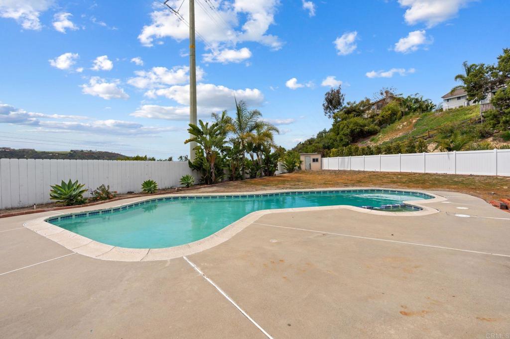 2002 Ladera Ct