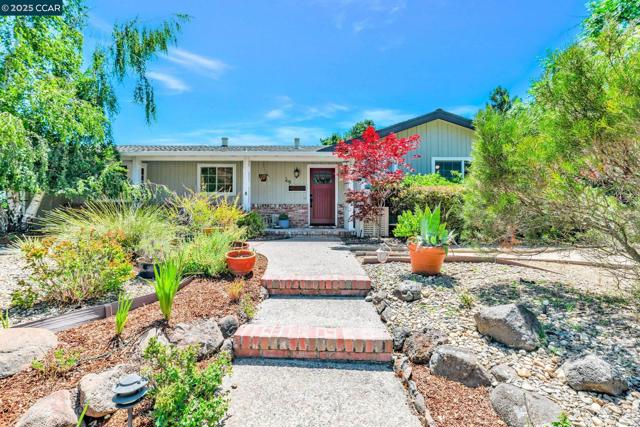 49 Terra Bella Dr, Walnut Creek CA: https://media.crmls.org/mediaz/f5cde380-2995-4053-b173-5e91bd92be18.jpg