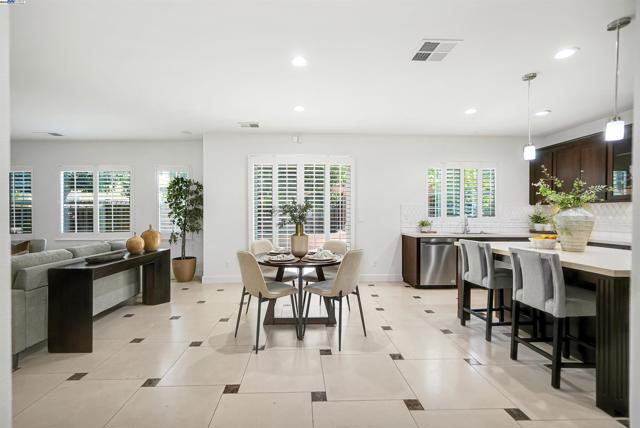 671 W Questa Trl, Mountain House CA: https://media.crmls.org/mediaz/f5ce7d7e-7924-4bae-afa2-535e80530fef.jpg