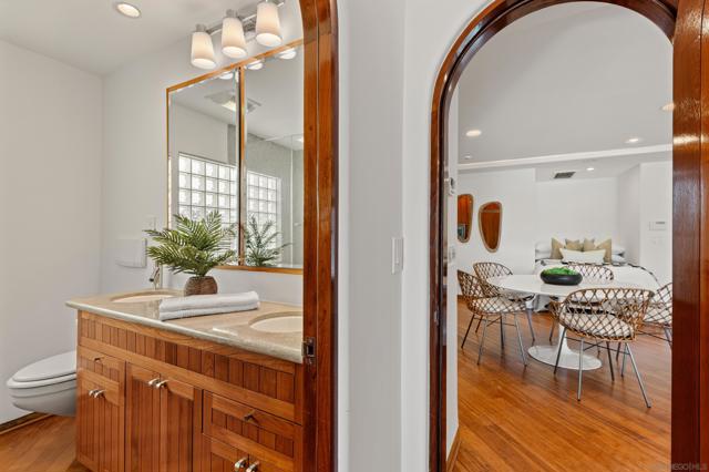 2617 Ocean Front Walk, San Diego CA: https://media.crmls.org/mediaz/f5ceb514-3ba7-465f-abe6-50a7bbd2131c.jpg