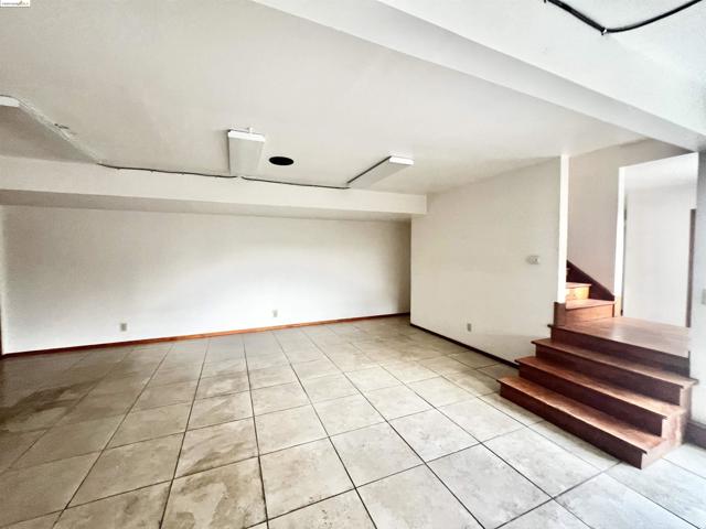 58 Pomona St, Crockett CA: https://media.crmls.org/mediaz/f5cf359d-6b32-4e0f-a98d-72c13dfdf456.jpg