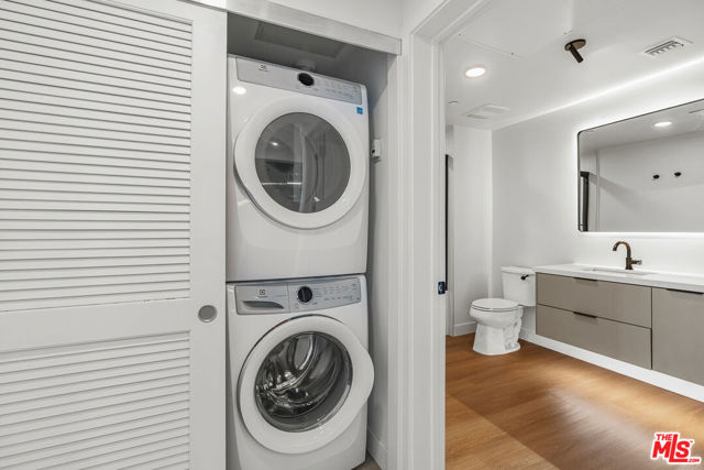 10601 Washington Boulevard, Culver City CA: https://media.crmls.org/mediaz/f5cf40a6-29c5-483d-bd2a-e2078d137dd8.jpg