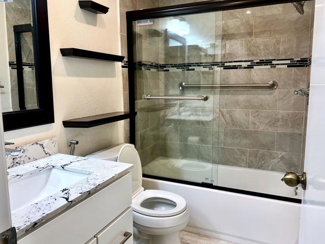 276 Galano Plz, Union City CA: https://media.crmls.org/mediaz/f5cf6222-ecd3-4985-b47e-ad87cad45e9e.jpg