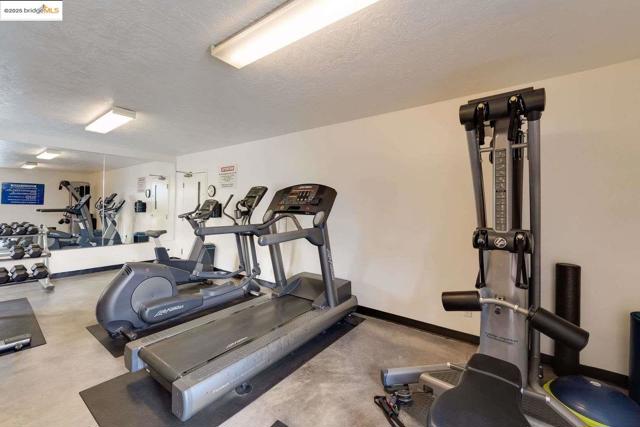 500 Vernon ST, Oakland CA: https://media.crmls.org/mediaz/f5cfcdd5-1ba9-4d7a-9a19-af4e5d5991db.jpg