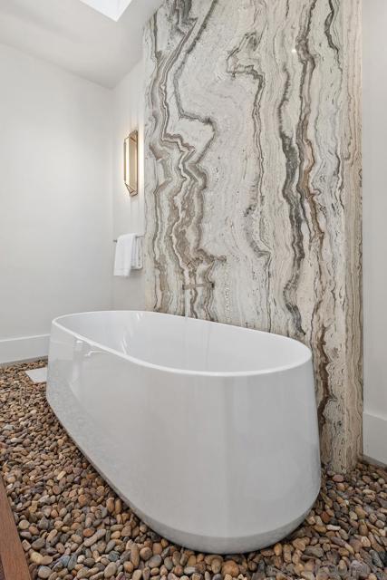4728 El Aspecto, Rancho Santa Fe CA: https://media.crmls.org/mediaz/f5cfe003-cb48-4940-9e8b-7c7d9ebacb22.jpg