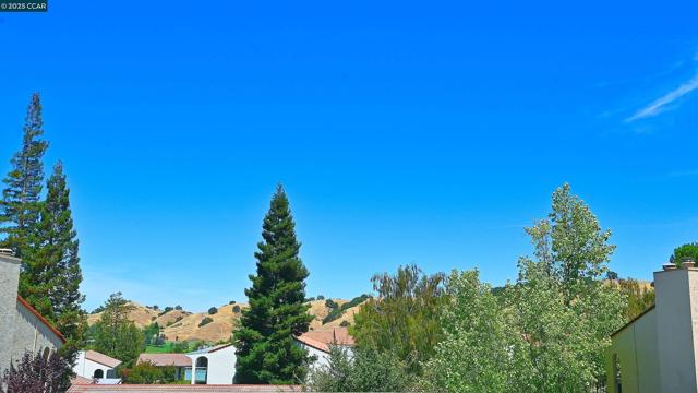 1805 Ptarmigan Dr, Walnut Creek CA: https://media.crmls.org/mediaz/f5d1740b-8908-4c0a-b830-8111effbf0c7.jpg