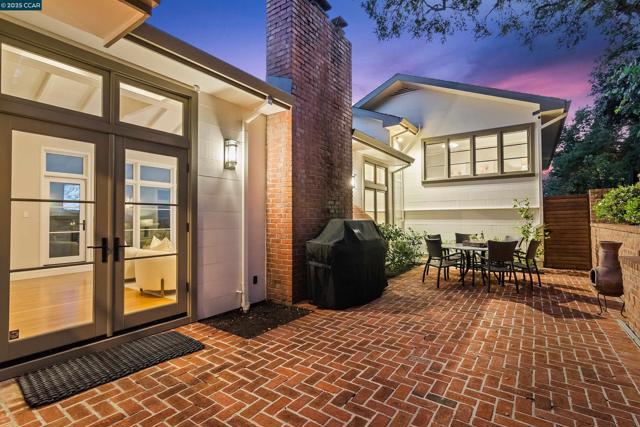 24 La Campana Rd, Orinda CA: https://media.crmls.org/mediaz/f5d2290e-6b7c-41ed-9efb-f190e5ae477b.jpg