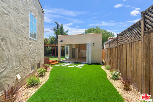 2347 Parnell Avenue, Los Angeles CA: https://media.crmls.org/mediaz/f5d23812-c033-4f47-a3db-2776f3f795ef.jpg