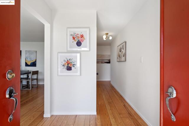 6824 Wilton Dr, Oakland CA: https://media.crmls.org/mediaz/f5d24da9-3c31-44a3-b8fb-9589785eb5e8.jpg