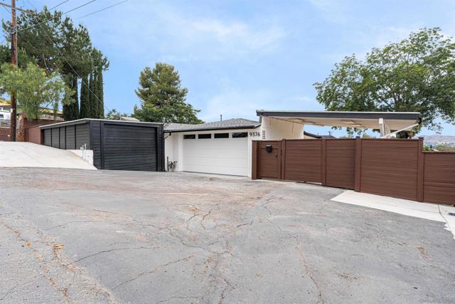 9376 Starcrest Dr, Santee CA: https://media.crmls.org/mediaz/f5d292a7-da01-4dcf-afea-7c4889db0787.jpg