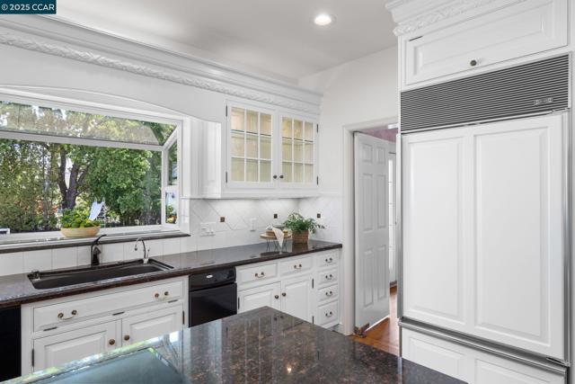 2398 Ironwood Pl, Alamo CA: https://media.crmls.org/mediaz/f5d2a92d-8c56-4a5d-89bc-29006dd21345.jpg