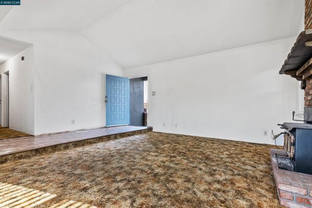 2924 N Francisco Way, Antioch CA: https://media.crmls.org/mediaz/f5d2abec-d4ea-42e5-a444-33e2864d781e.jpg