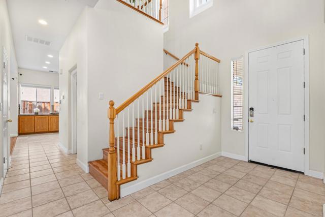 336 Arrowhead Way, Hayward CA: https://media.crmls.org/mediaz/f5d2c93f-ddc5-4c1e-bf9c-37524c6dee04.jpg