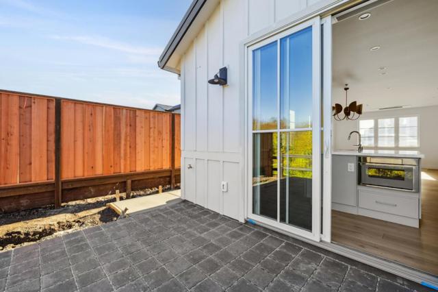 577 Creekside Court, Half Moon Bay CA: https://media.crmls.org/mediaz/f5d2f0d0-4124-4211-bf33-100860b03ae2.jpg