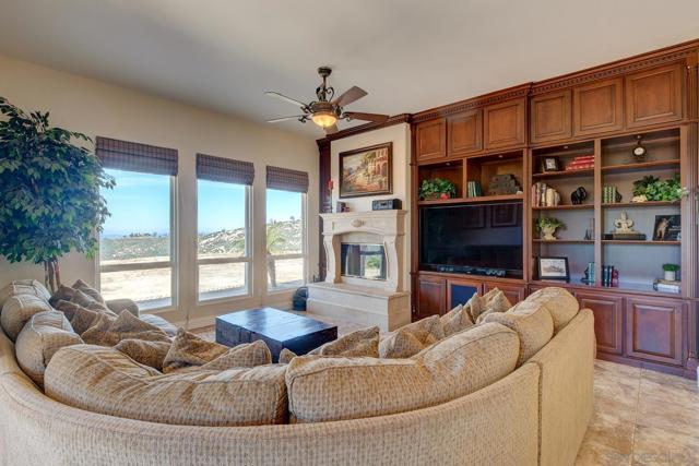 16677 Falcon Heights Rd, Ramona CA: https://media.crmls.org/mediaz/f5d30027-733e-4e02-be92-f2a2ca7591af.jpg