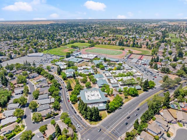 6431 Canyon Creek Way, Elk Grove CA: https://media.crmls.org/mediaz/f5d341c7-a8af-4fd2-8022-d813d8c0d1b9.jpg