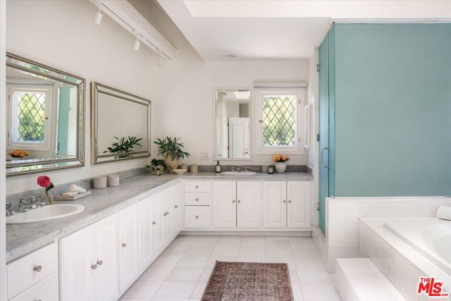 322 Lorraine Boulevard, Los Angeles CA: https://media.crmls.org/mediaz/f5d3725d-3da3-41d1-9f51-c348ed7635d0.jpg