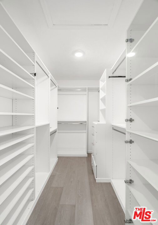 3217 Hutton Drive, Beverly Hills CA: https://media.crmls.org/mediaz/f5d3e833-d763-480b-9585-69c03ad05b94.jpg