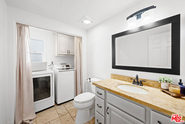 4800 La Villa Marina, Marina del Rey CA: https://media.crmls.org/mediaz/f5d41ad8-00bb-4122-9f14-f032390c9962.jpg