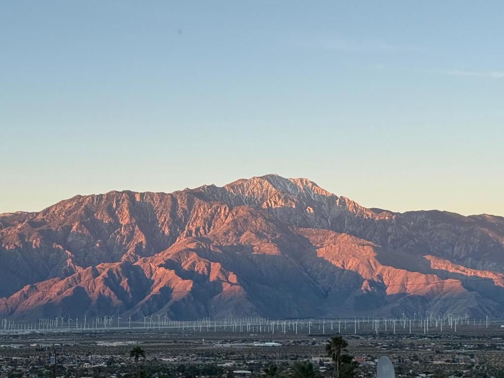 https://media.crmls.org/mediaz/f5d43c42-013b-4ca5-a38f-2687b6d952eb.jpg?preset=X-Large