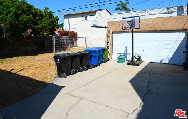 1614 Hauser Boulevard, Los Angeles CA: https://media.crmls.org/mediaz/f5d4a317-d9f5-4dbb-ba55-0313ea4e01ed.jpg