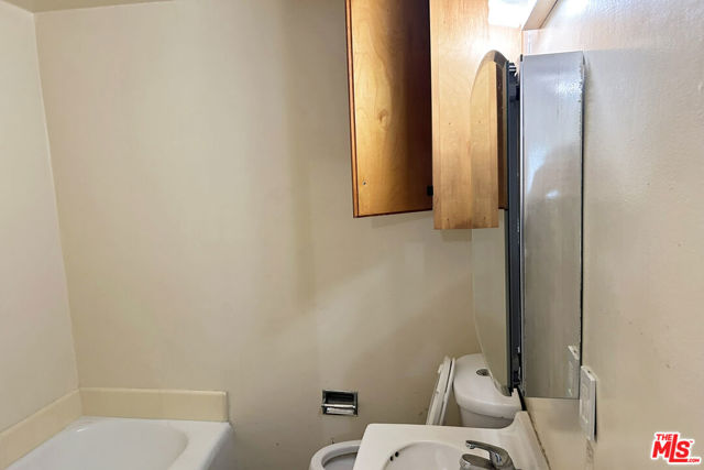 2513 Denmead Street, Lakewood CA: https://media.crmls.org/mediaz/f5d4d7fb-8b96-4e72-8c10-27bd4debf62e.jpg