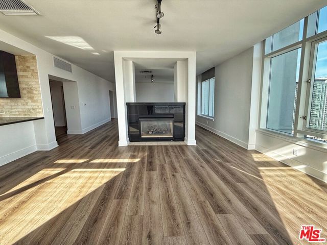 717 W Olympic Boulevard, Los Angeles CA: https://media.crmls.org/mediaz/f5d4dafb-9304-4400-ae87-8b70d48b76a1.jpg