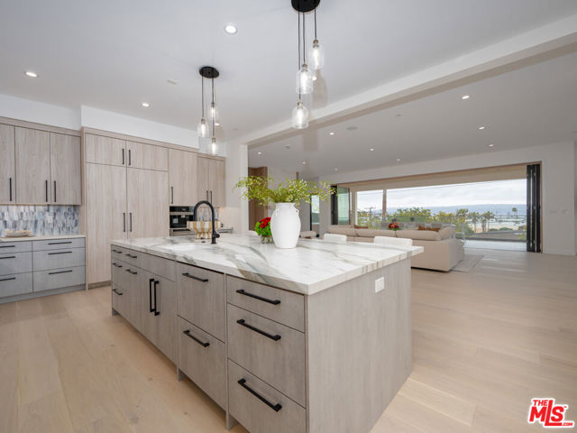 461 Chabela Drive, Manhattan Beach CA: https://media.crmls.org/mediaz/f5d5d5e6-8b7d-4a83-a48e-af7dabda92ef.jpg