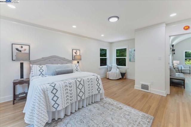 405 Kingsley Ave, Palo Alto CA: https://media.crmls.org/mediaz/f5d62d82-93e1-4fd6-9712-acd0ea723ee4.jpg