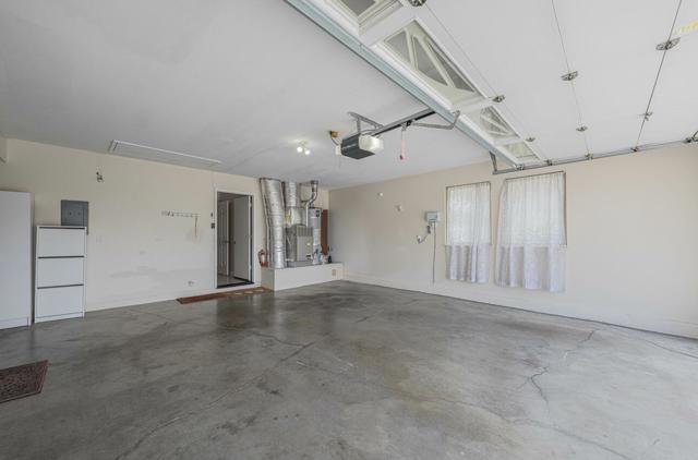 1121 Palo Alto Way, Salinas CA: https://media.crmls.org/mediaz/f5d6392d-9559-4e9c-91d2-d3f79ff7364f.jpg