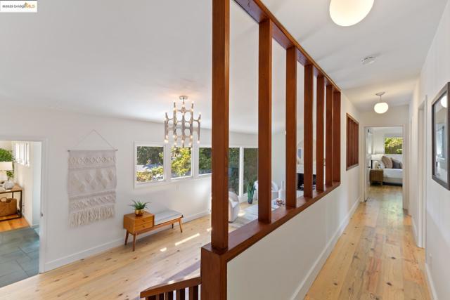 605 Plateau Dr, Kensington CA: https://media.crmls.org/mediaz/f5d65ef8-9ba3-40a3-8dbf-61ab0fa31ca8.jpg