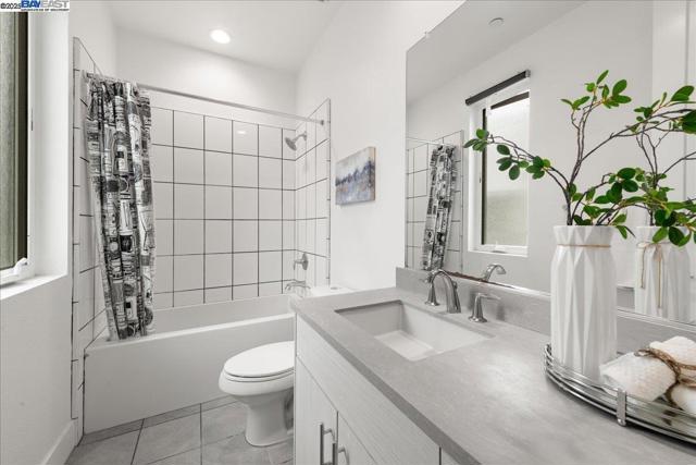 7906 Regional Cmn, Dublin CA: https://media.crmls.org/mediaz/f5d6f189-b7db-47fc-af64-963d9d7f3609.jpg