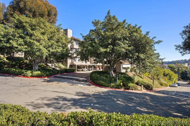 10400 caminito Cuervo, San Diego CA: https://media.crmls.org/mediaz/f5d6f5ee-425a-405f-bce8-8578741272fa.jpg