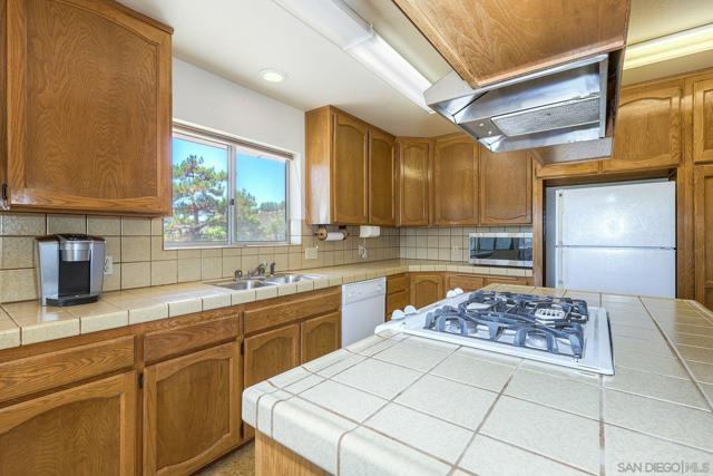 25861 E Old Julian Hwy, Ramona CA: https://media.crmls.org/mediaz/f5d757a1-63a3-4650-b500-65b4bbfc7b7a.jpg