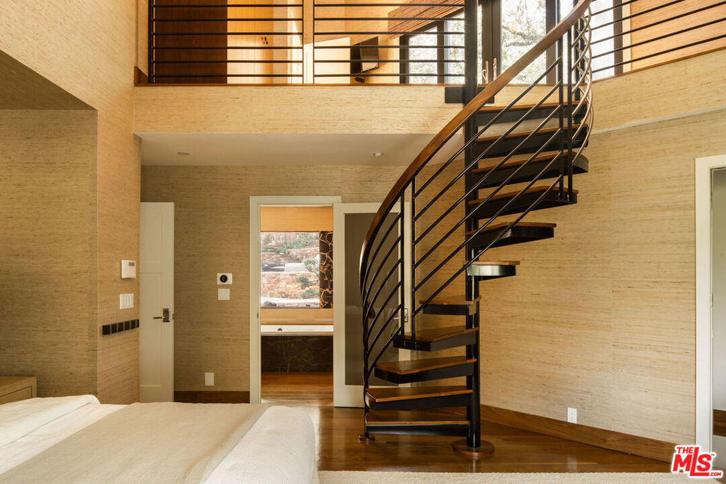 https://media.crmls.org/mediaz/f5d81959-2024-44d7-84cd-fd06c45e93a3.jpg?preset=X-Large