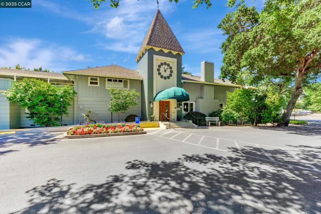 4467 Terra Granada Dr, Walnut Creek CA: https://media.crmls.org/mediaz/f5d89efe-32d7-4fb9-a1c6-99ef5b14623b.jpg