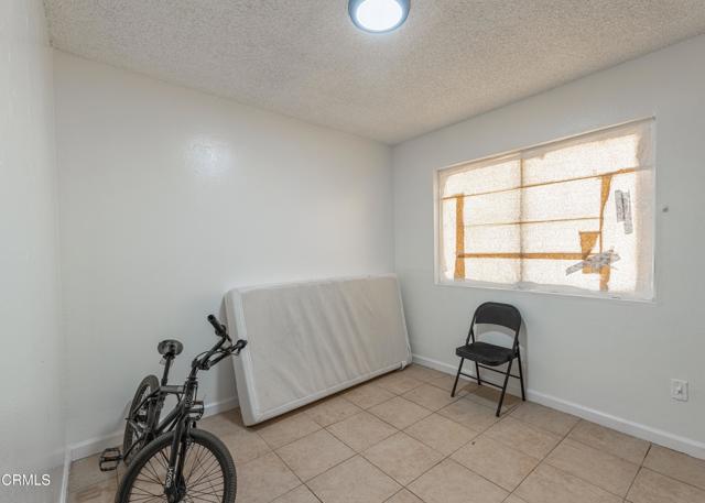 1859 Kentucky Street, Bakersfield CA: https://media.crmls.org/mediaz/f5d8a123-3986-432f-ba26-89256ce26ab8.jpg
