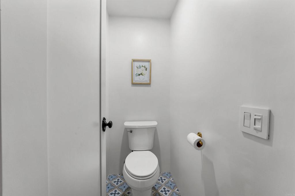 https://media.crmls.org/mediaz/f5d920fa-0777-4861-b59e-3af00ed252c0.jpg?preset=X-Large
