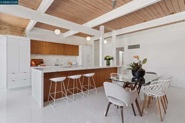206 Santa Fe Dr, Walnut Creek CA: https://media.crmls.org/mediaz/f5d92791-07ef-44b8-b835-ff819a591e7d.jpg
