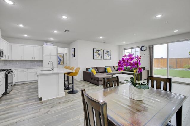 5938 Lenin Priego Street, Tracy CA: https://media.crmls.org/mediaz/f5d9b29f-f043-47ba-940b-b1fd6ca75786.jpg