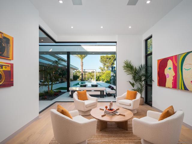 6283 La Jolla Scenic Drive S, San Diego CA: https://media.crmls.org/mediaz/f5da1107-083e-4571-8c20-649bab98b70f.jpg