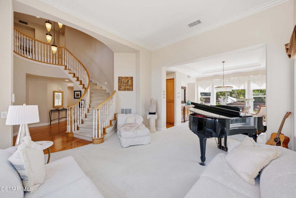 https://media.crmls.org/mediaz/f5da12d9-ad79-4cb2-9e1d-3b9c46243379.jpg?preset=X-Large