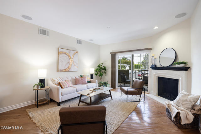 13200 Moorpark Street, Sherman Oaks CA: https://media.crmls.org/mediaz/f5dac74c-28e3-440a-9b67-35c3aa32436c.jpg