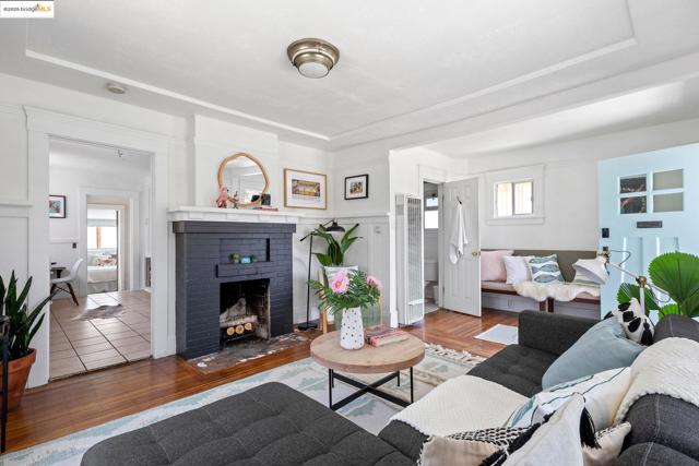 423 Santa Clara Ave, Alameda, California 94501, 1 Bedroom Bedrooms, ,1 BathroomBathrooms,Single Family Residence,For Sale,Santa Clara Ave,41099559